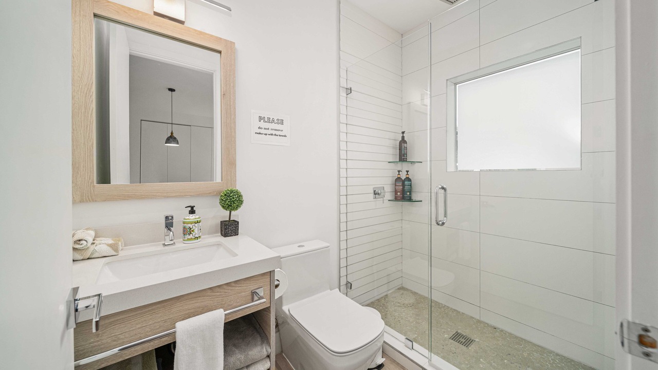 Photo of Bathroom in Coral Way