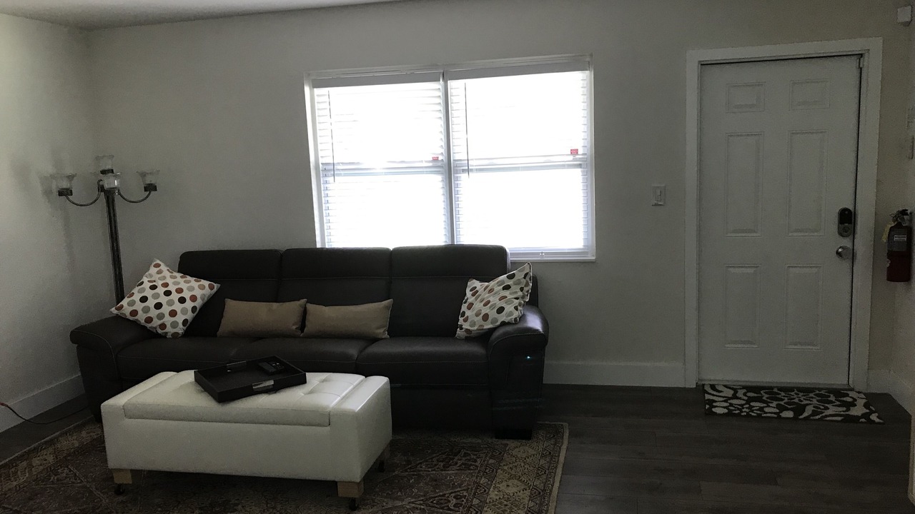 Photo of Livingroom in South Middle River