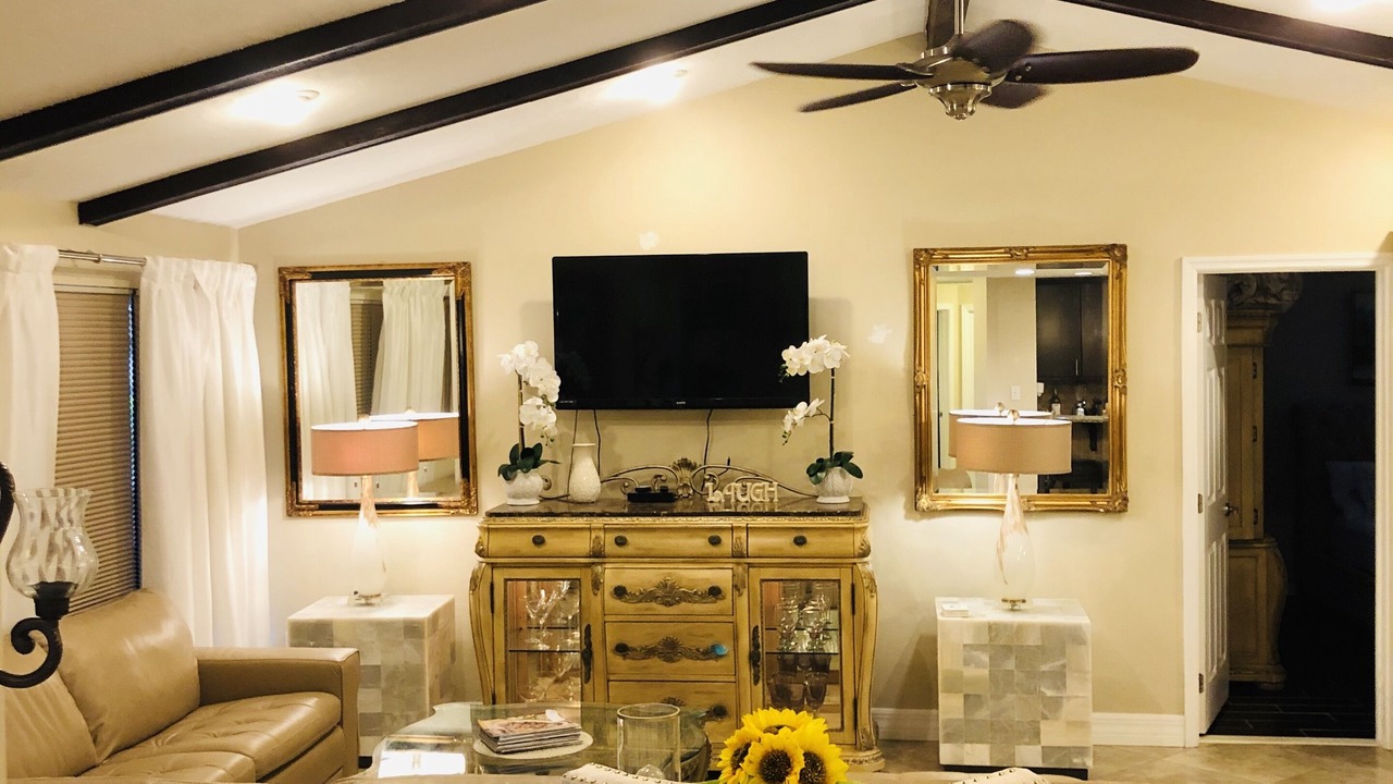 Photo of Livingroom in Lochmoor Waterway Estates