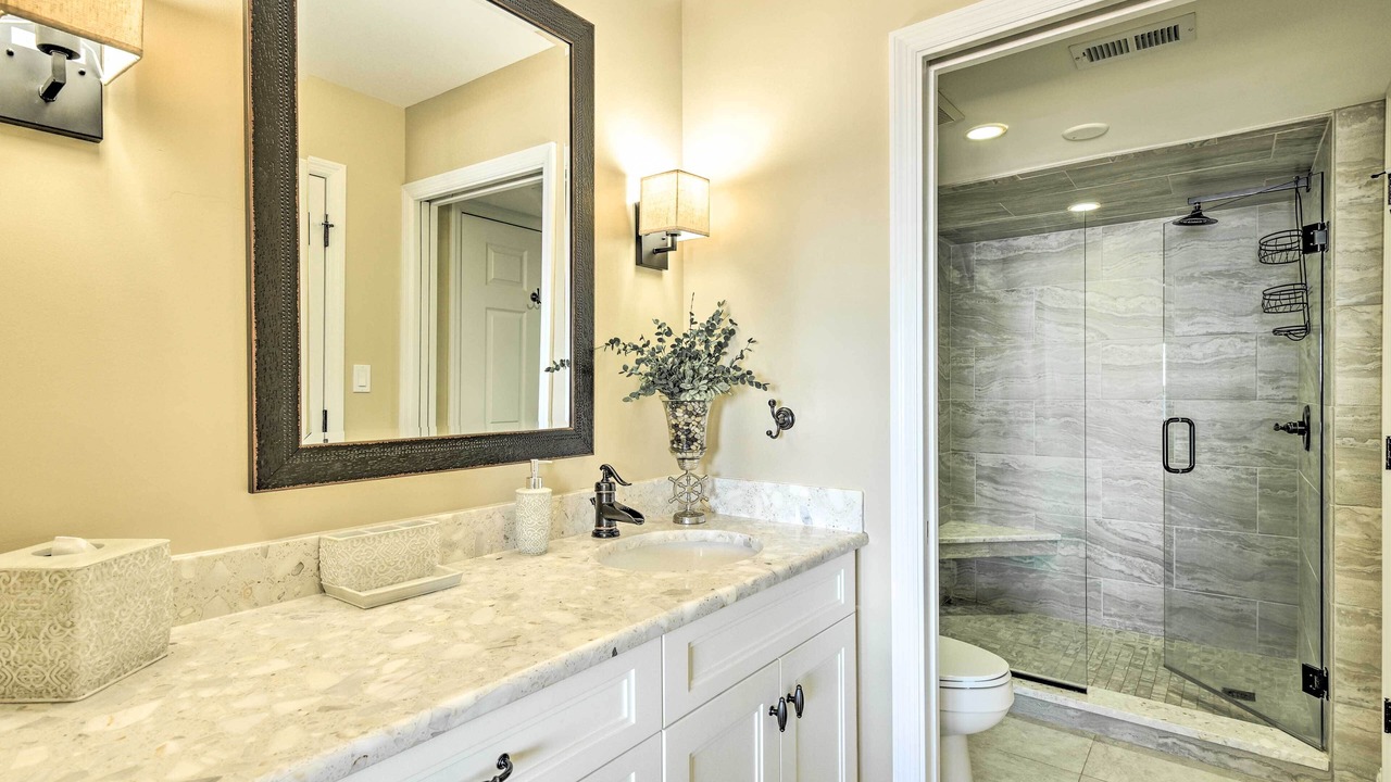 Photo of Bathroom in Seawinds Condo