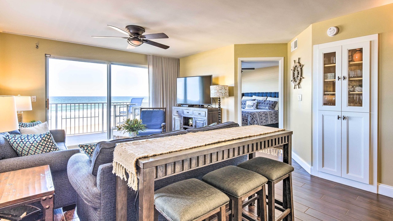 Photo of Livingroom in Seawinds Condo