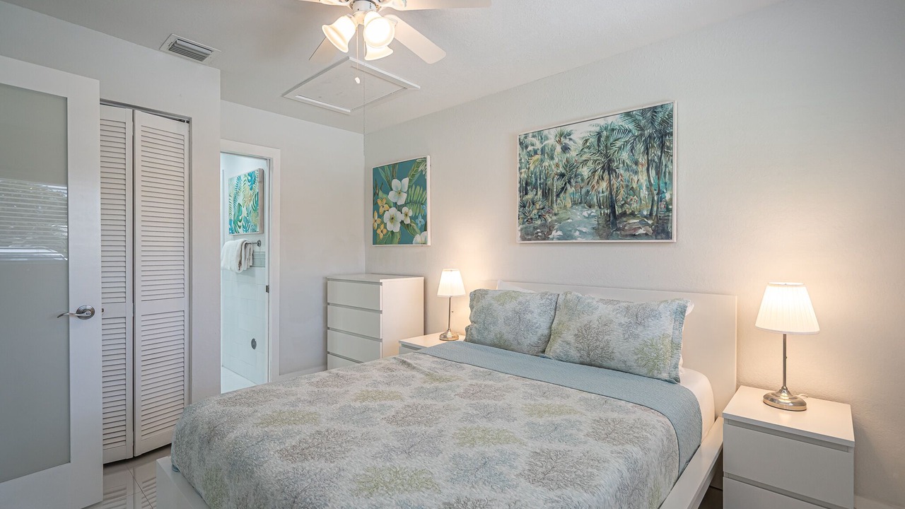 Photo of Bedroom in Hollywood Lakes