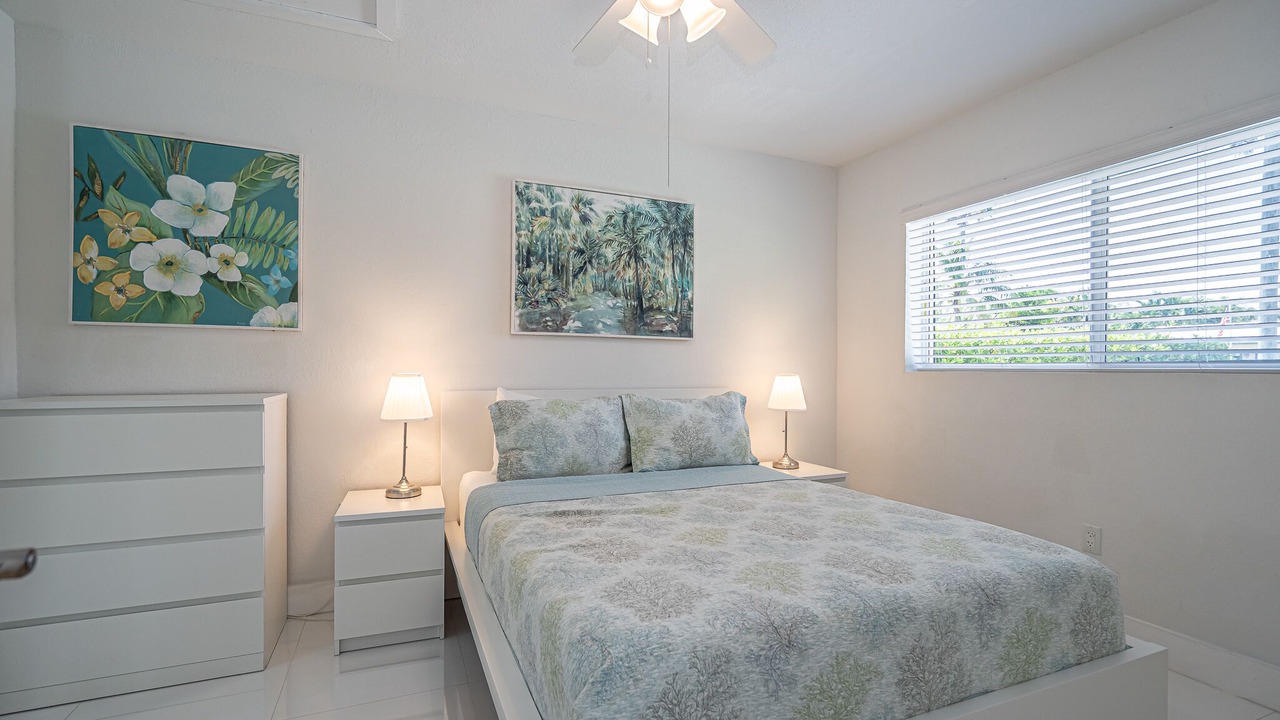 Photo of Bedroom in Hollywood Lakes