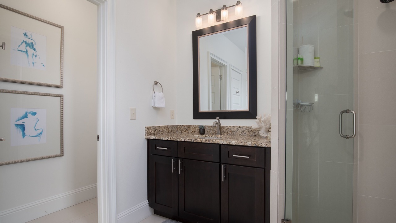 Photo of Bathroom in Villa Lago