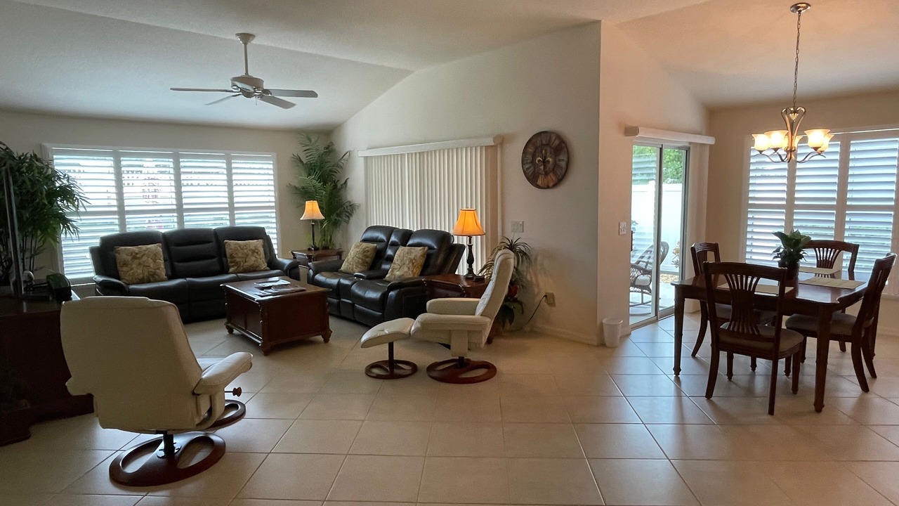 Photo of Livingroom in Lake Sumter Landing