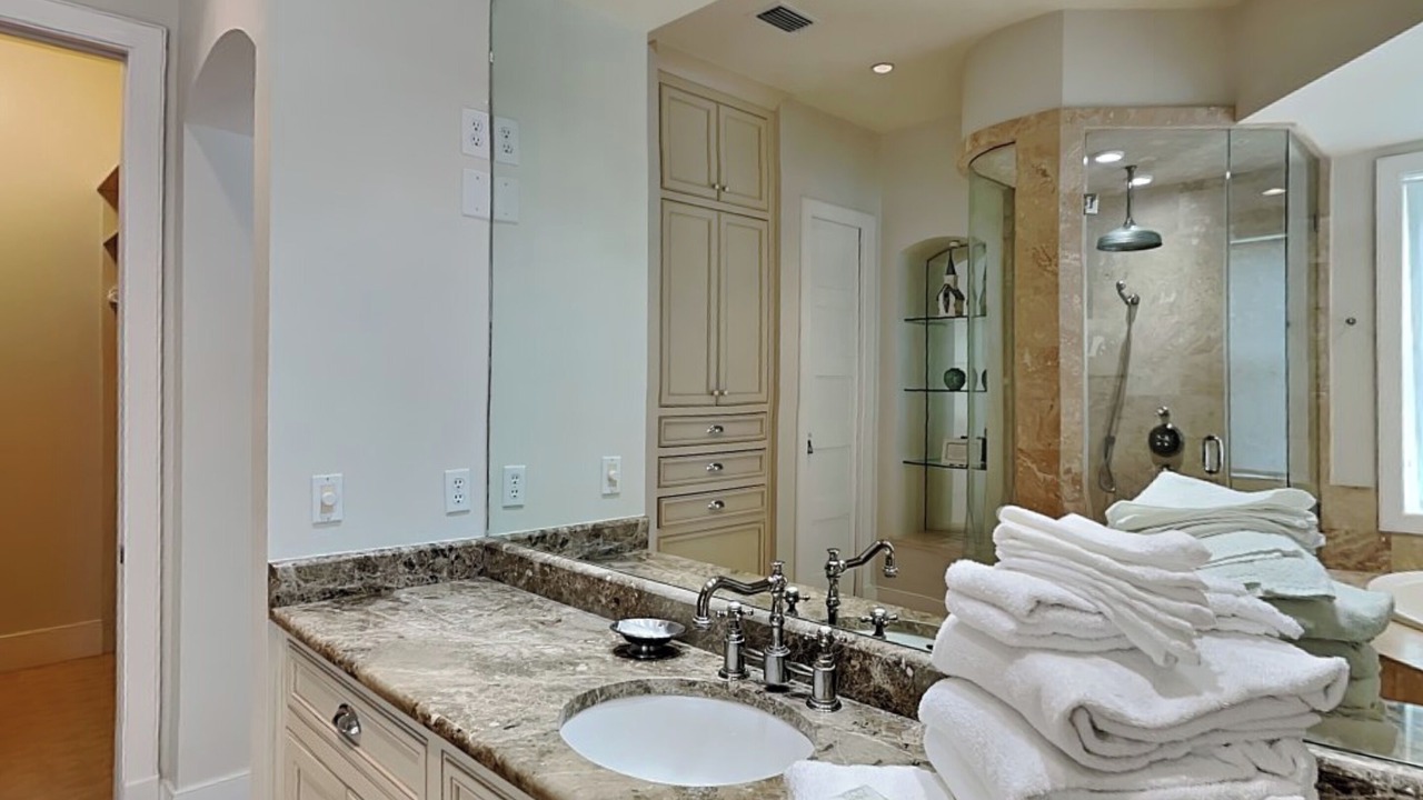 Photo of Bathroom in Crystal Shores