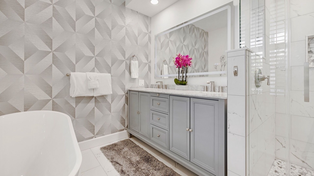 Photo of Bathroom in Truman Annex