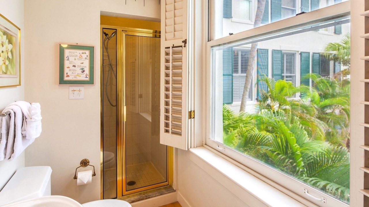 Photo of Bathroom in Truman Annex