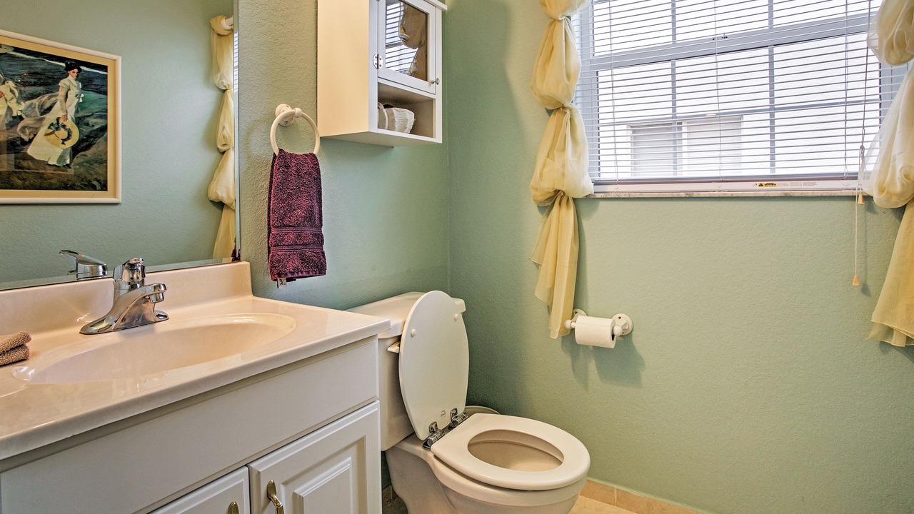 Photo of Bathroom in Crown Pointe