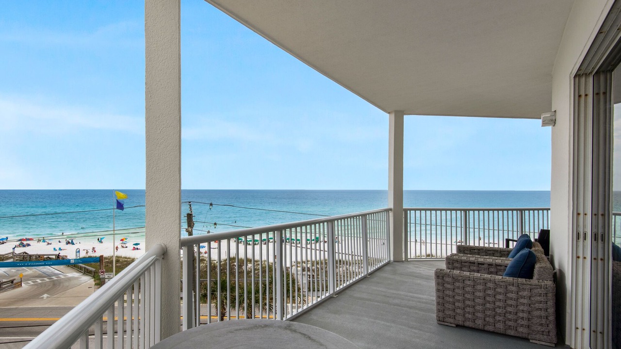 Photo of Patio Balcony in Avalon Beach Estates