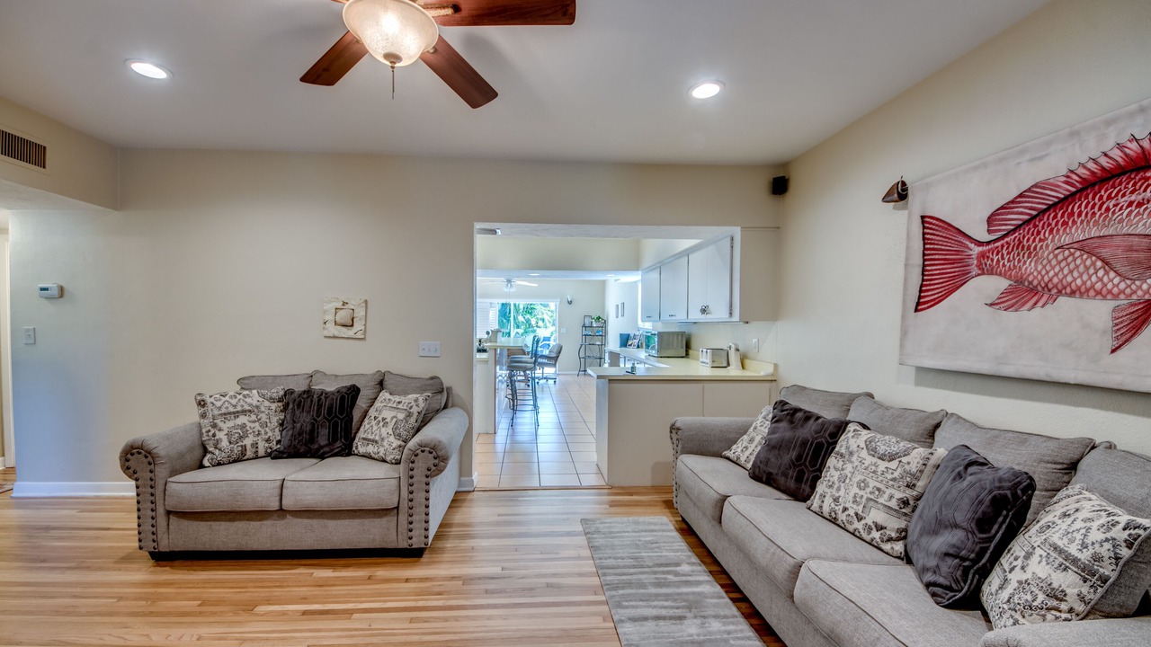 Photo of Livingroom in Laguna Shores