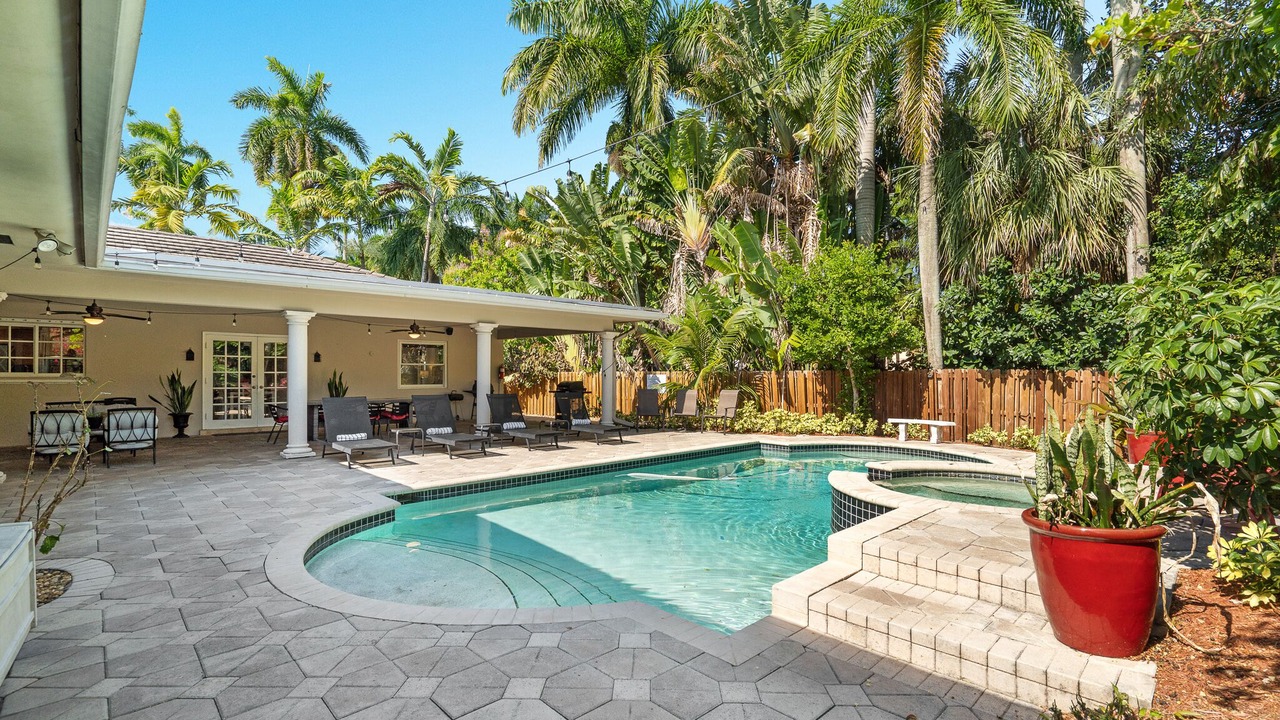 Photo of Outdoor in Hollywood Lakes
