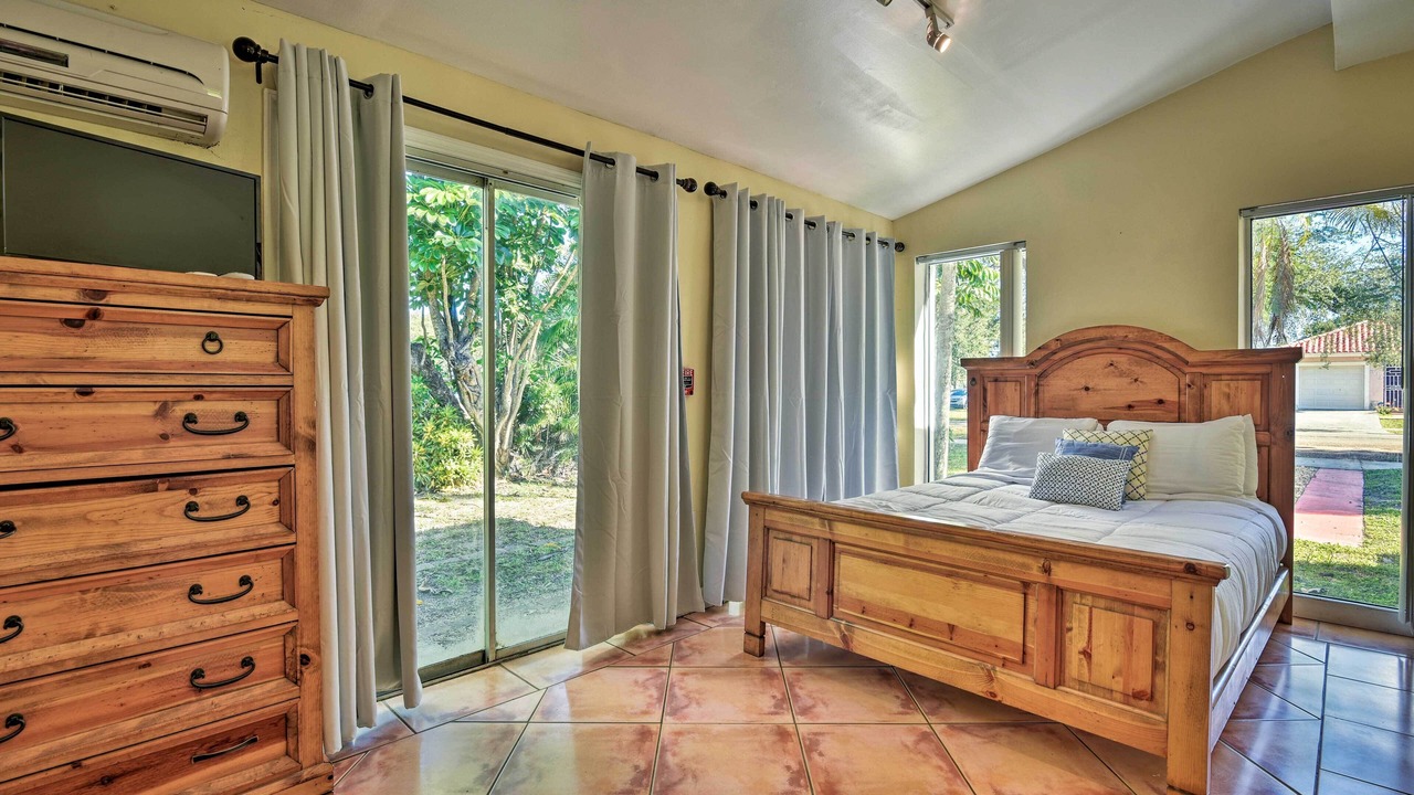 Photo of Bedroom in Miami Springs
