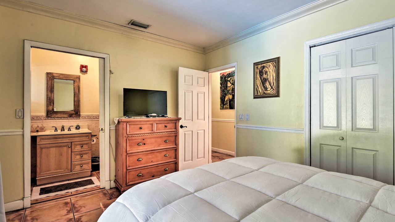 Photo of Bedroom in Miami Springs