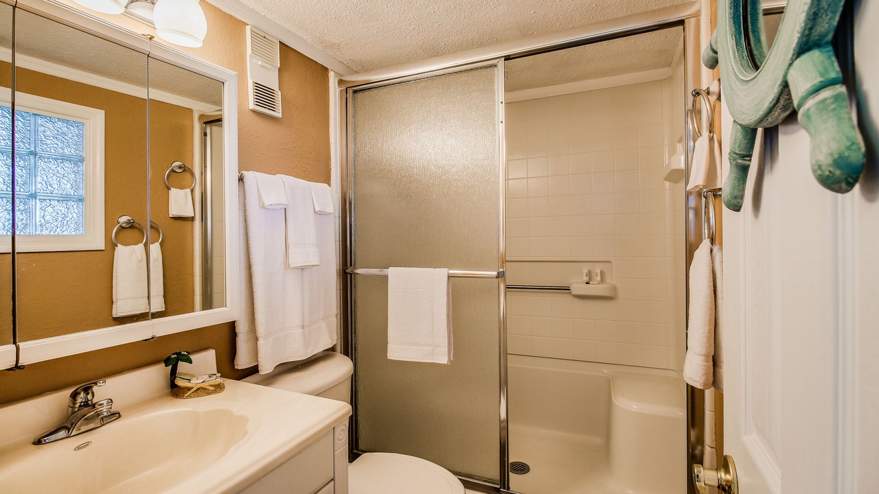 Photo of Bathroom in Lenox Park