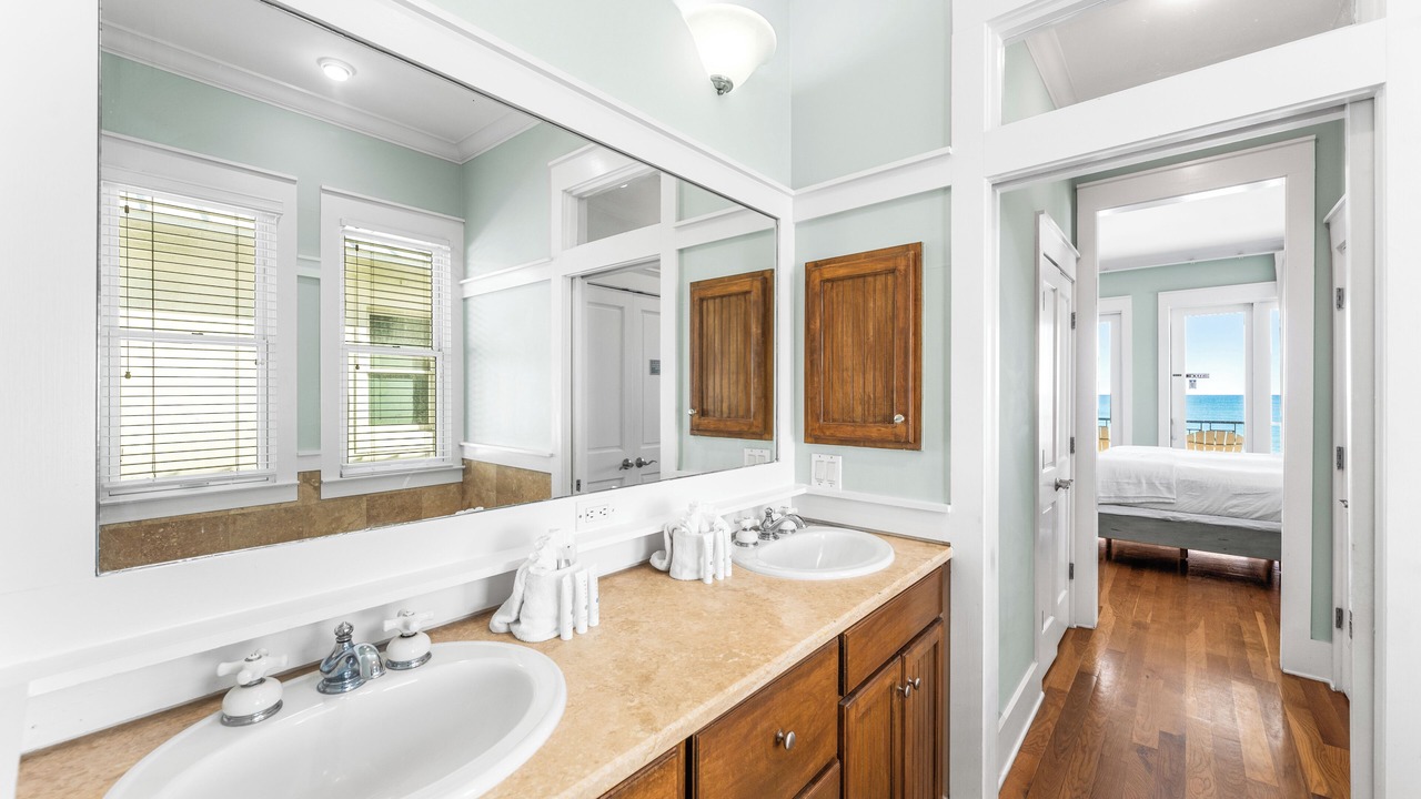 Photo of Bathroom in Delos