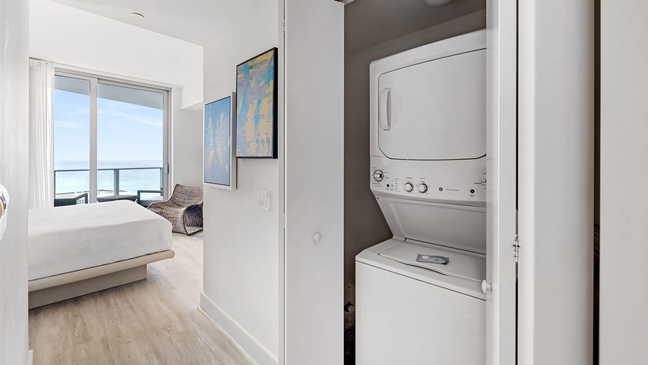Photo of Bedroom in Hollywood South Central Beach