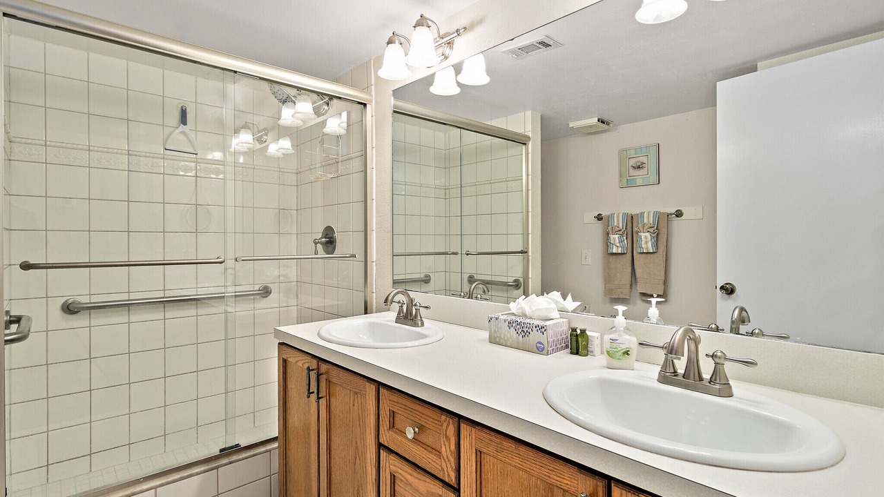 Photo of Bathroom in Historic Downtown Melbourne