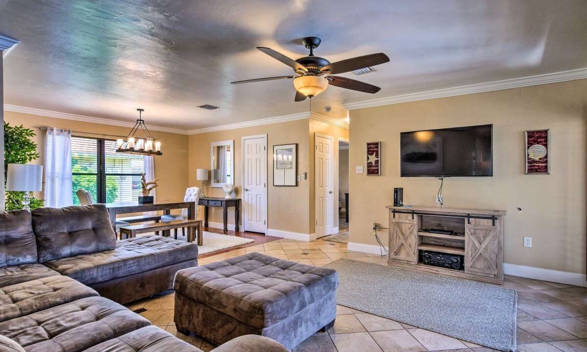 Photo of Livingroom in Bonita Shores