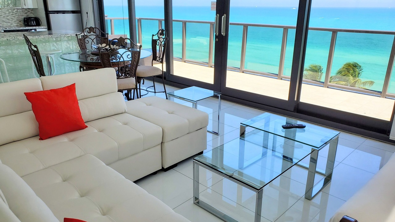Photo of Livingroom in Mid Beach