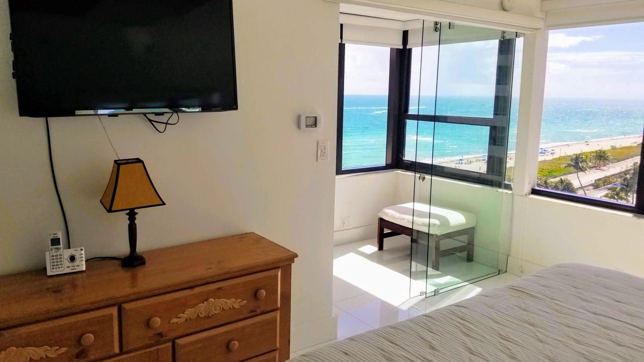 Photo of Bedroom in Mid Beach