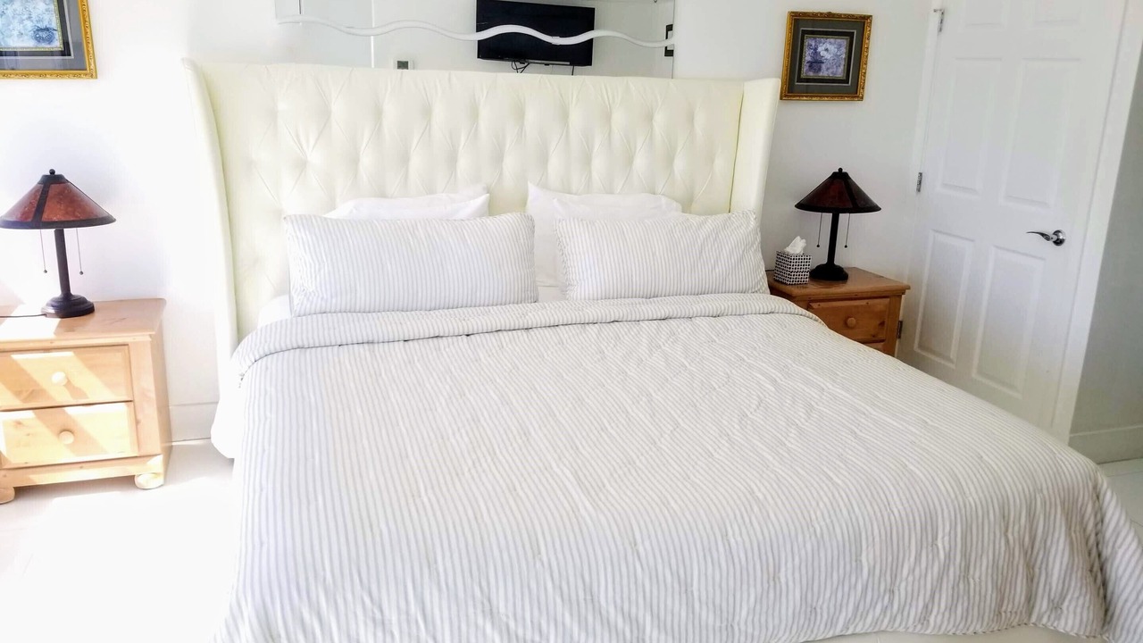 Photo of Bedroom in Mid Beach
