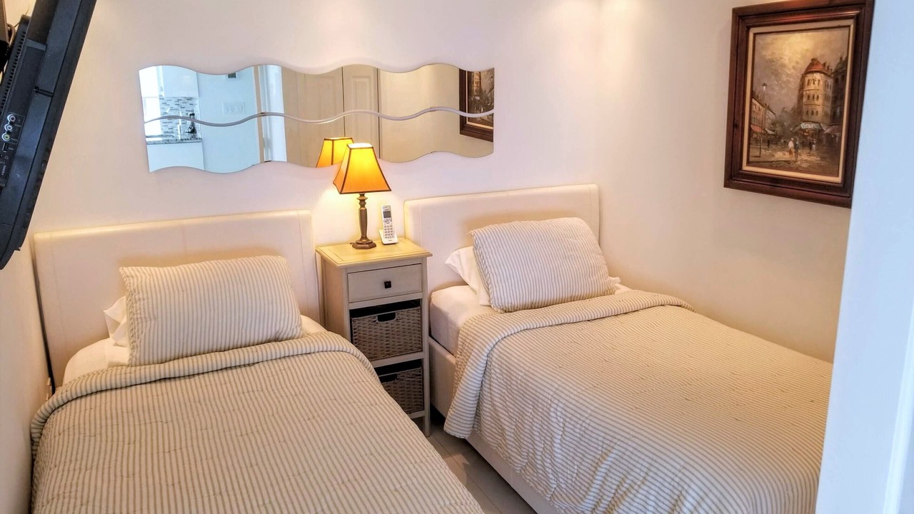 Photo of Bedroom in Mid Beach