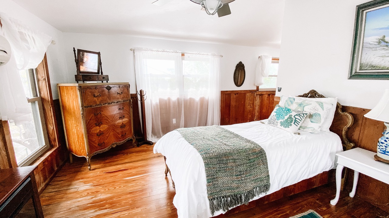 Photo of Bedroom in Alligator Point