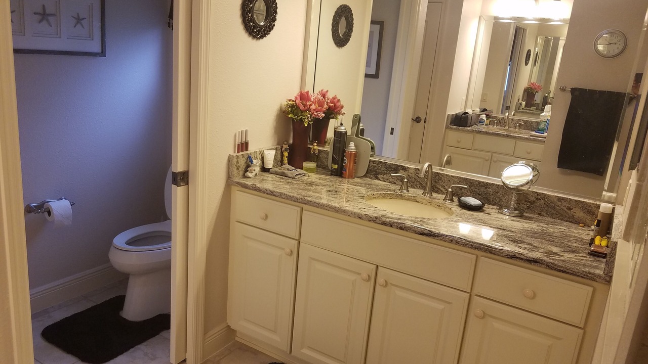 Photo of Bathroom in Mallory Square