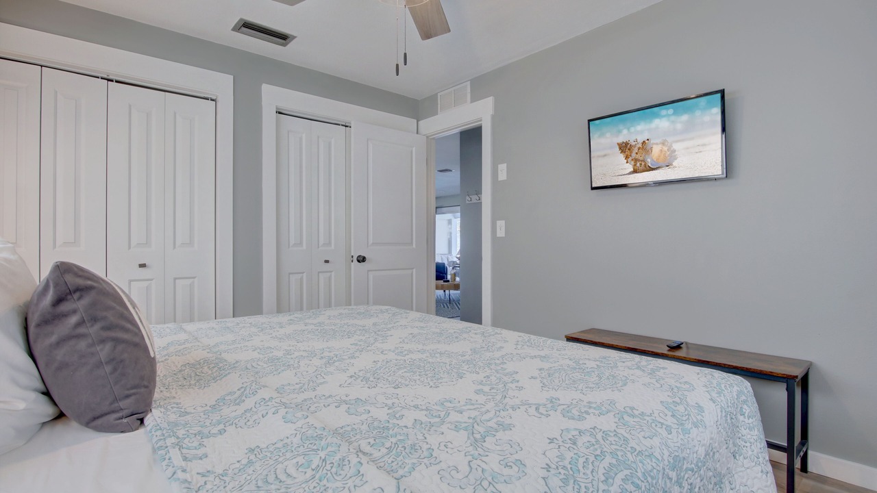 Photo of Bedroom in Yacht Club