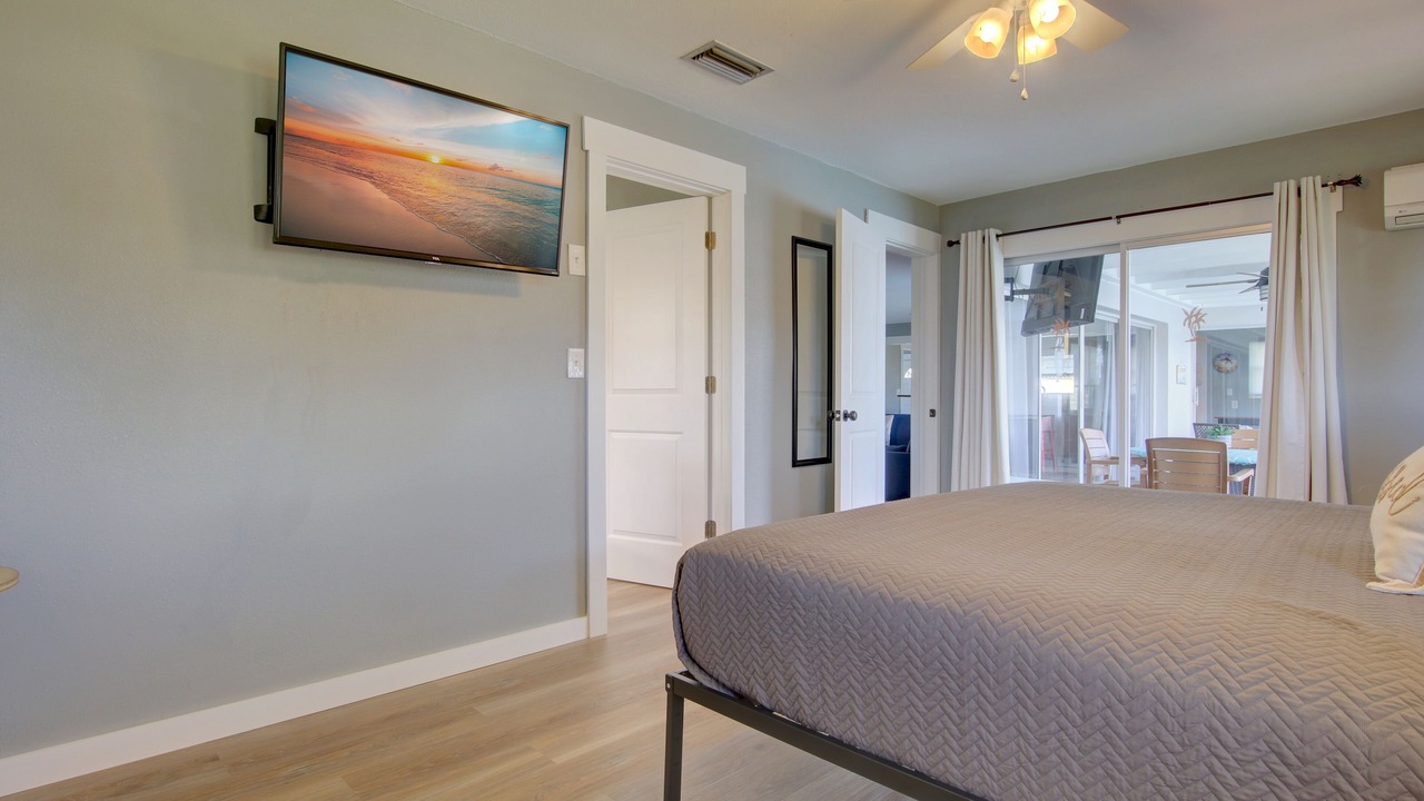 Photo of Bedroom in Yacht Club
