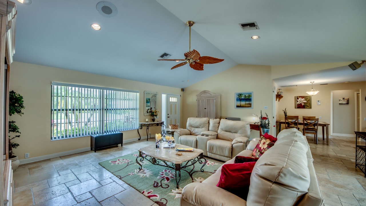 Photo of Livingroom in Bonita Shores