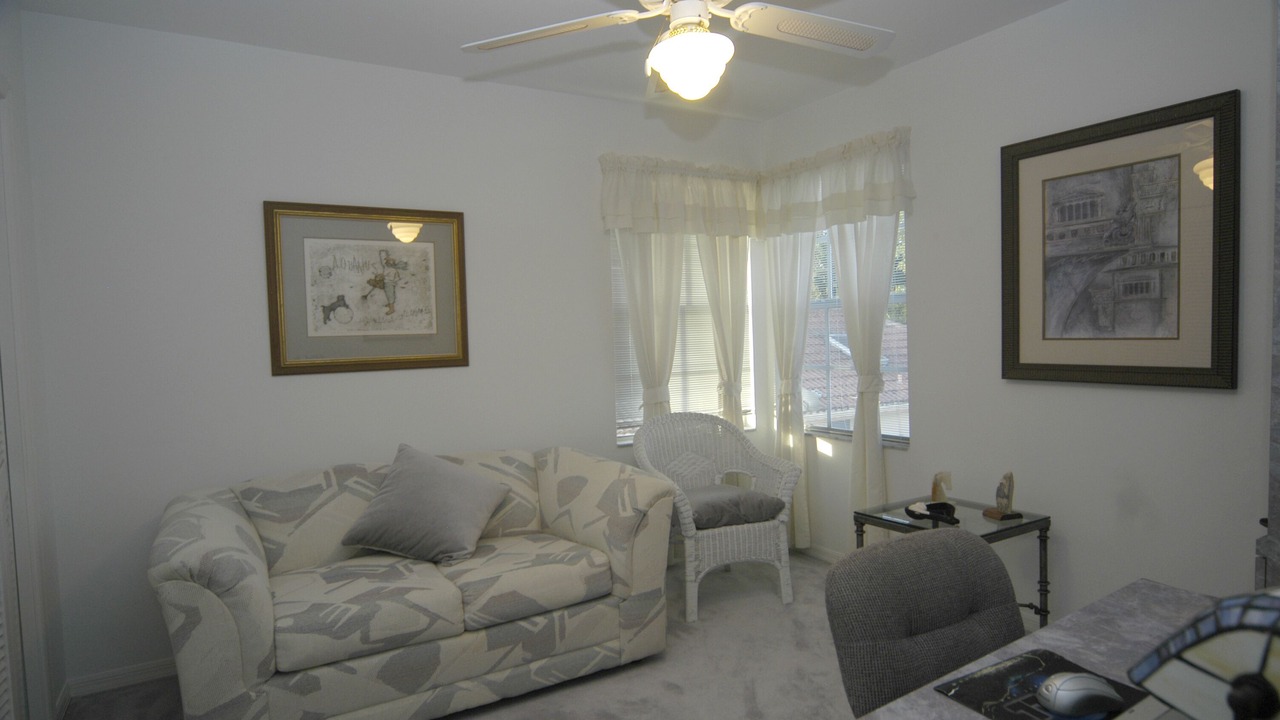 Photo of Livingroom in Crown Pointe