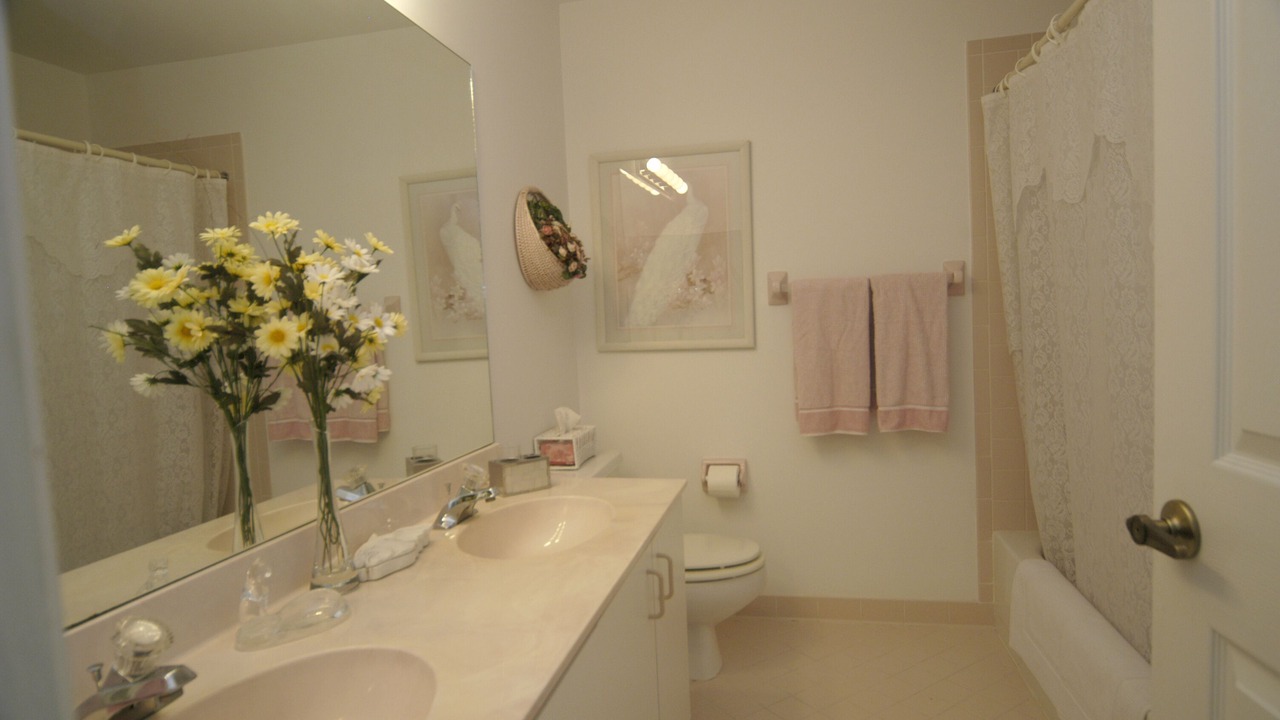 Photo of Bathroom in Crown Pointe