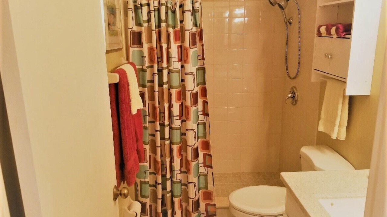 Photo of Bathroom in Paradise Lakes