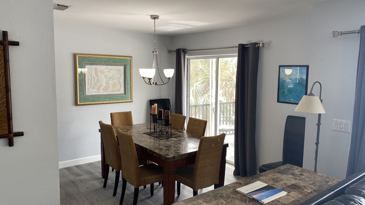 Photo of Livingroom in Mid Island
