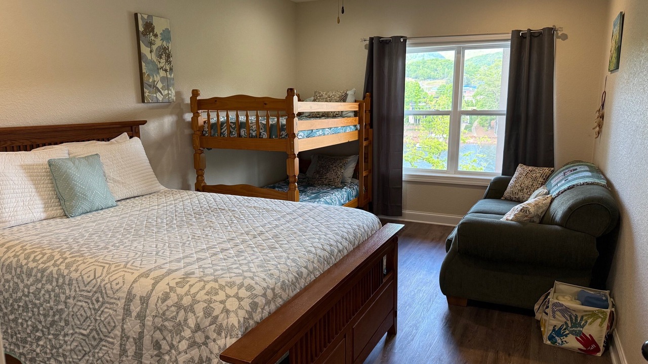 Photo of Bedroom in Hiawassee