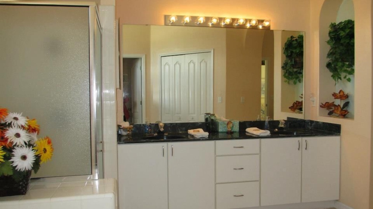 Photo of Bathroom in Lindfields