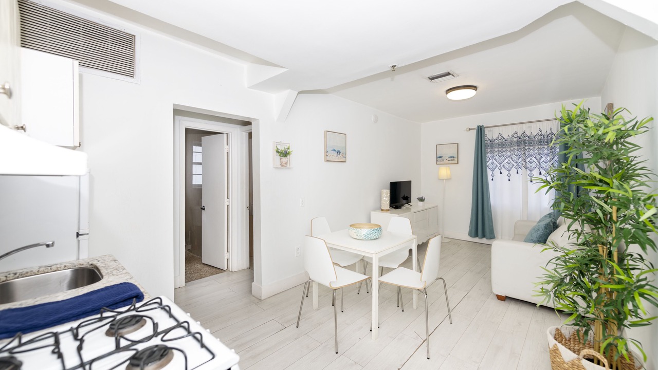 Photo of Livingroom in South of Fifth