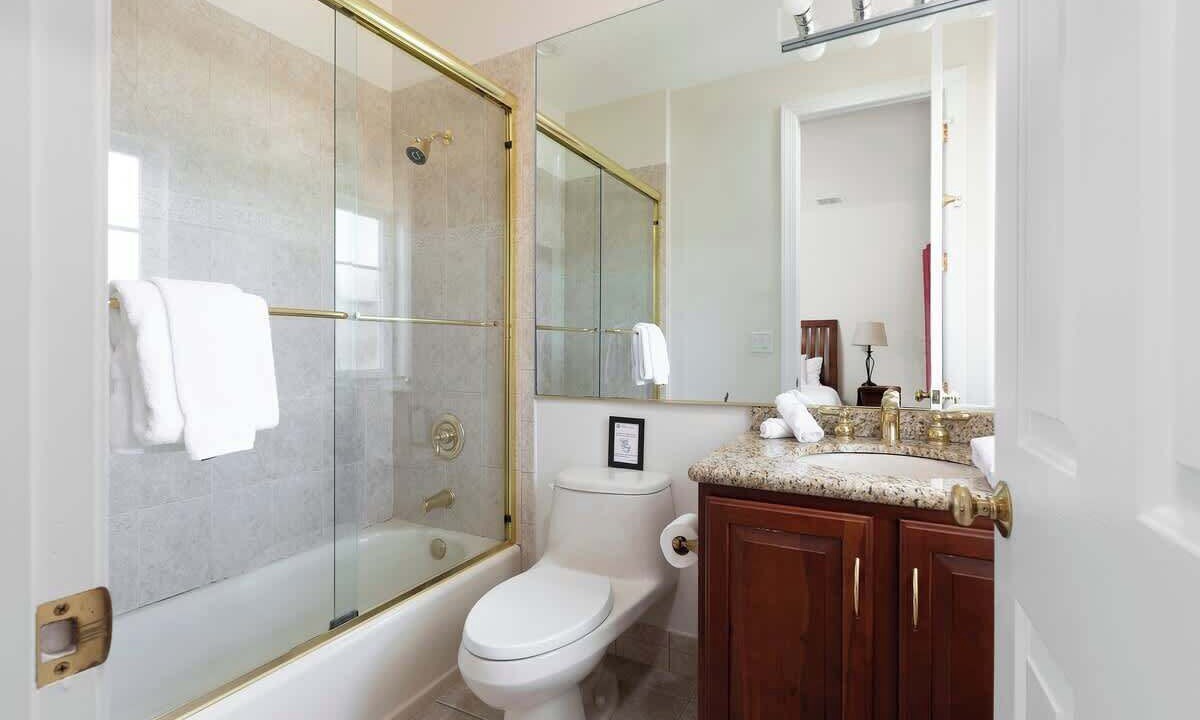 Photo of Bathroom in Garden Isles