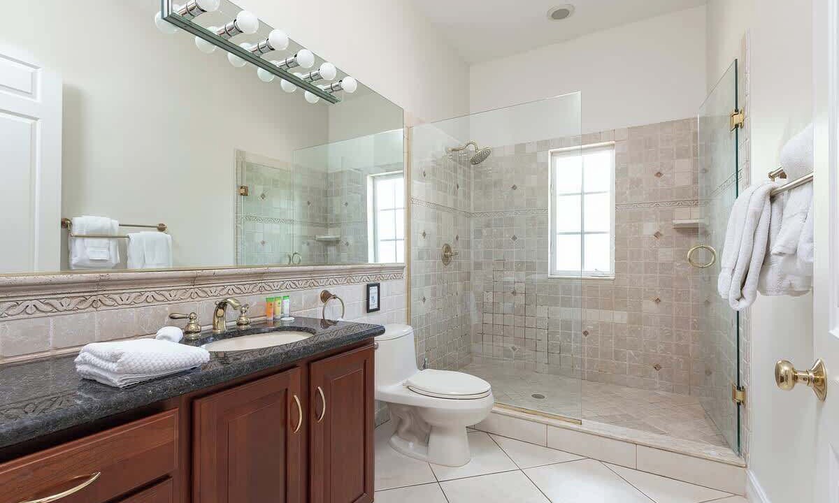 Photo of Bathroom in Garden Isles