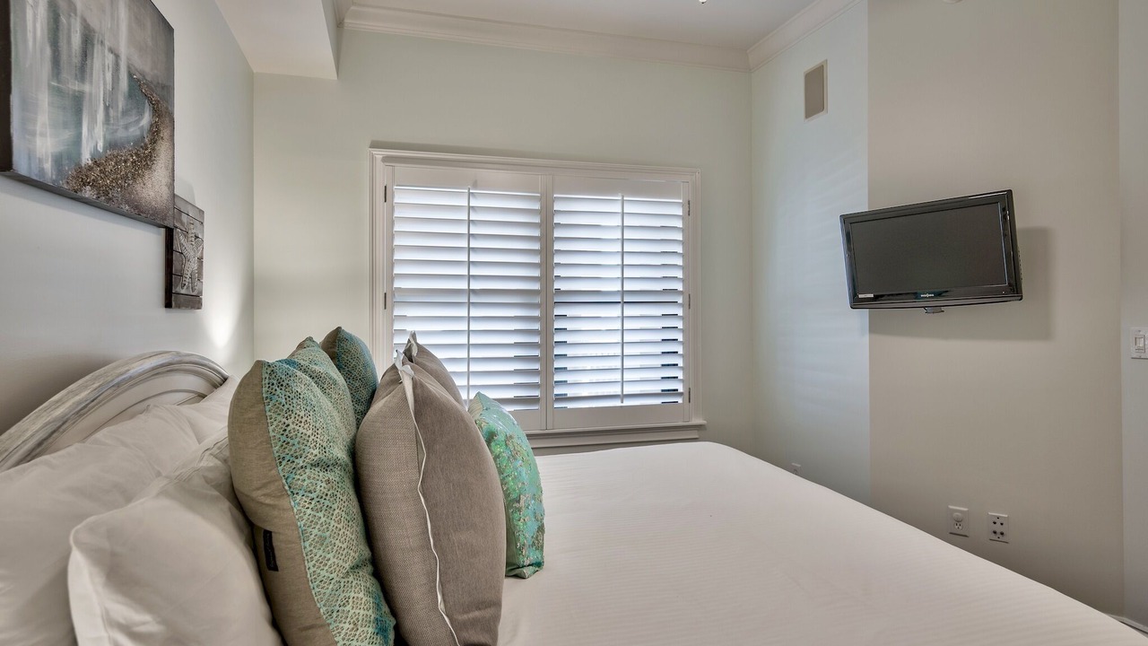 Photo of Bedroom in Crystal Beach