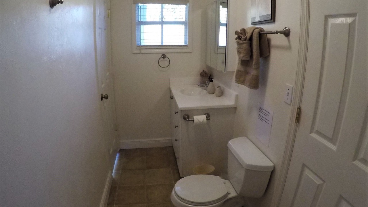 Photo of Bathroom in Altamont Manor