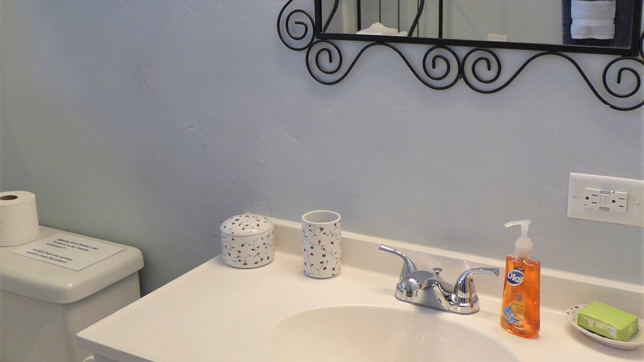 Photo of Bathroom in Altamont Manor