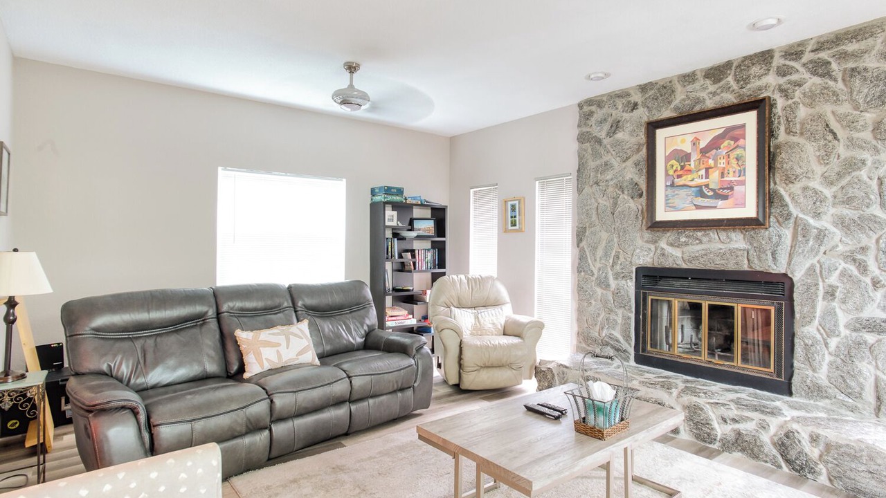 Photo of Livingroom in Treasure Island
