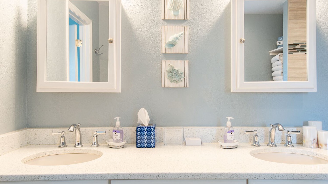 Photo of Bathroom in Treasure Island