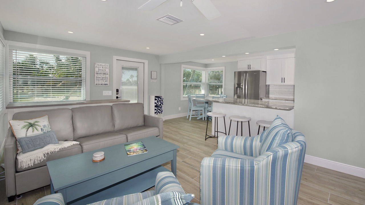 Photo of Livingroom in Mid Island