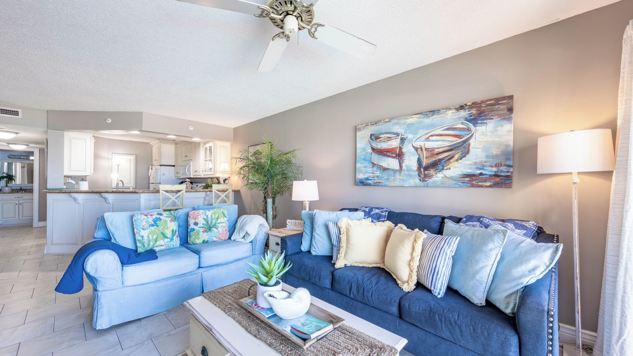 Photo of Livingroom in Biltmore Beach