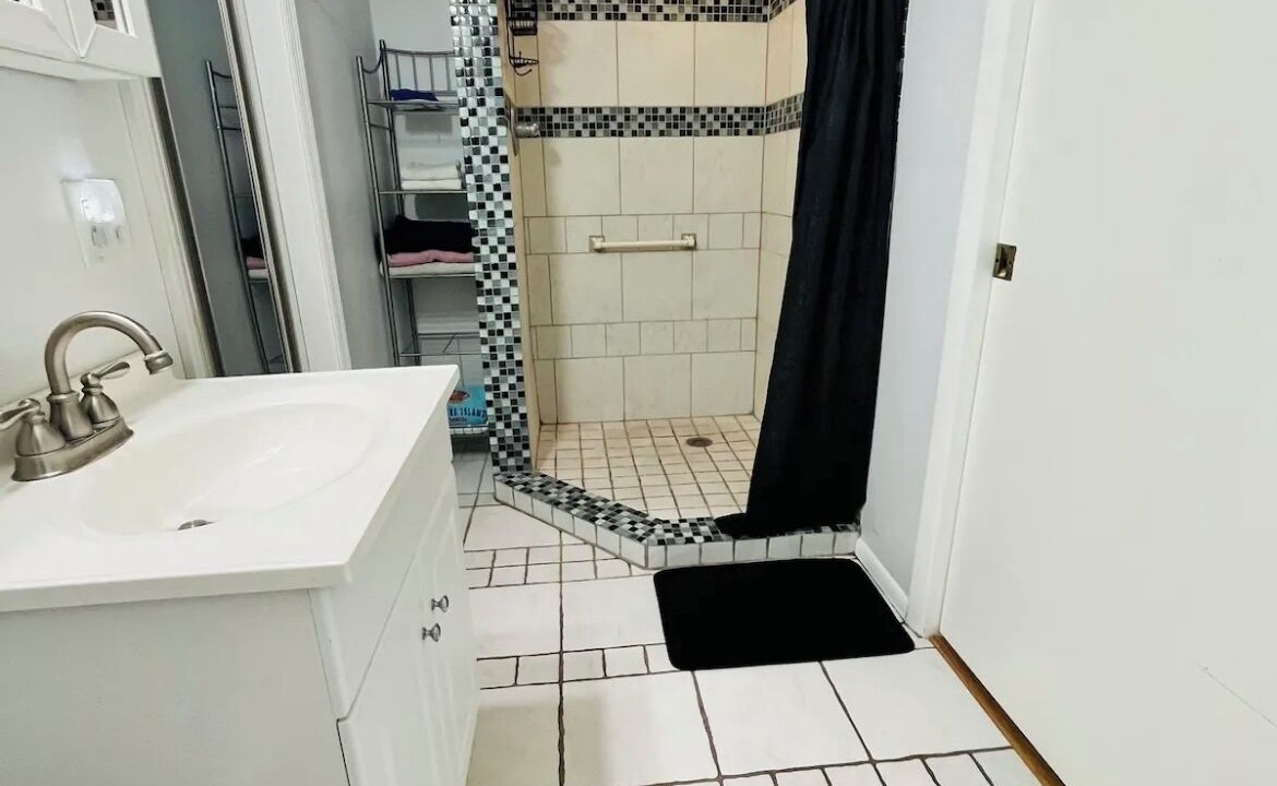 Photo of Bathroom in Meadowlawn