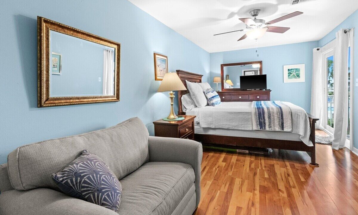 Photo of Bedroom in Miramar Beach